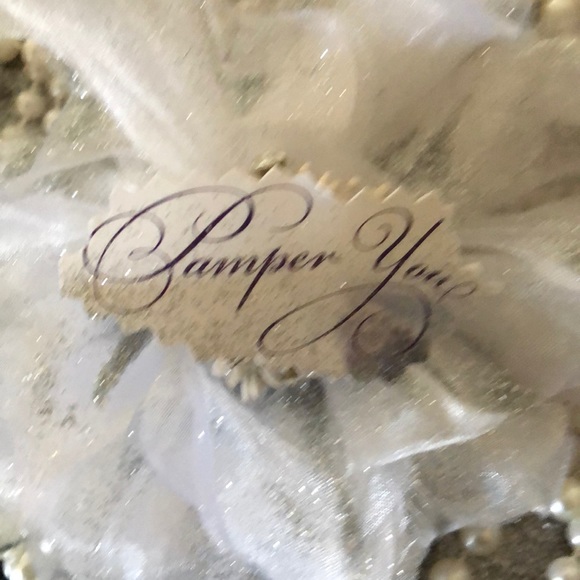 Cleaning my Closet at home to share w you. - Picture 1 of 2